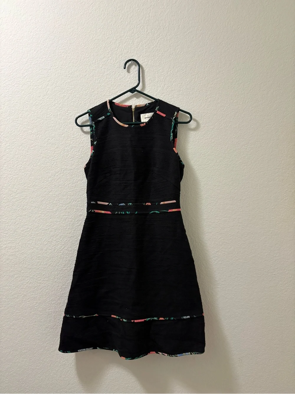 Kate Spade New York sleeveless Blossom Trim Tweed mini dress. Size 4. NWOT